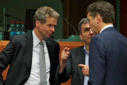 Σε διαφορετικά «στρατόπεδα»