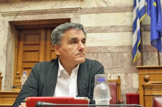Ο ένας τούς βρομάει, ο άλλος τούς ξινίζει…