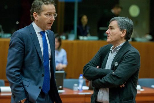 Τσακαλώτος σε συμπληγάδες