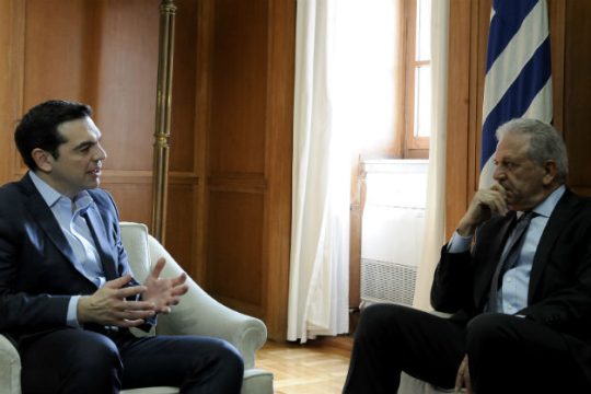 Συνάντηση Τσίπρα και  Αβραμόπουλος για τις διεθνείς επαφές τους