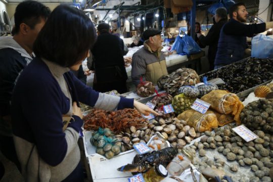 Πώς θα λειτουργήσουν τα καταστήματα την Καθαρά Δευτέρα