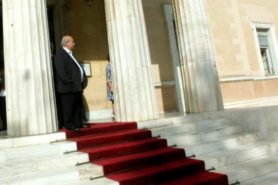 «Κλείνει» το «θέμα με Τσακαλώτο» ο πρόεδρος της Βουλής