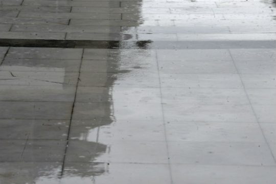 Βροχές και καταιγίδες στα νότια και ανατολικά