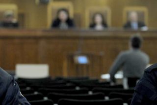 «Ενας μαχαίρωνε, ένας έσπαγε»