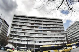 Με άγριες διαθέσεις φτάνουν οι θεσμοί