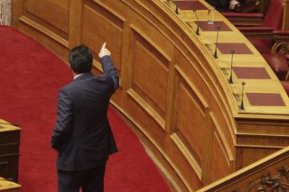 Επιδημία ρουσφετιών με… ονοματεπώνυμο