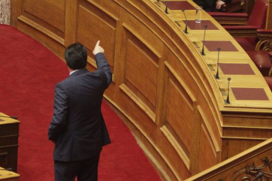 Επιδημία ρουσφετιών με… ονοματεπώνυμο