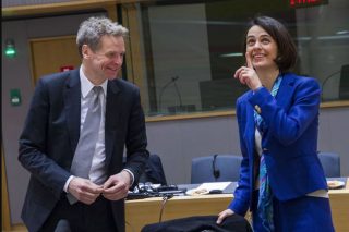 Μικρά σημάδια σύγκλισης σε μεγάλα «αγκάθια»
