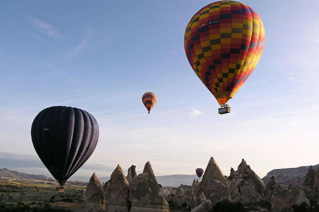 Πτώση αερόστατων και δεκάδες τραυματίες στην Καππαδοκία