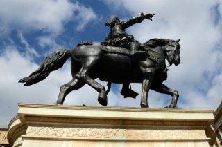 Η παραχάραξη της ιστορίας… μέρες που είναι!