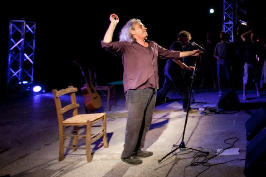Rock που… βράζει με τον Γιάννη Αγγελάκα
