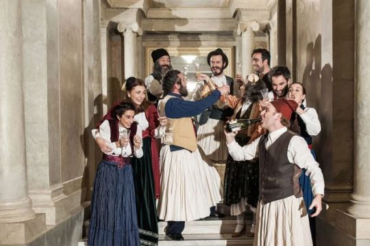 Η φουστανέλα από την καλή και την ανάποδη