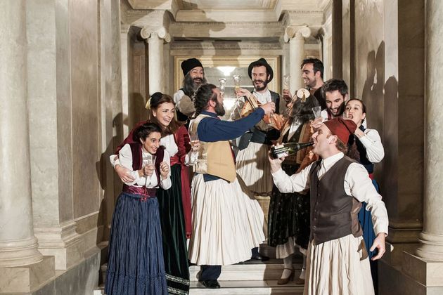 Η φουστανέλα από την καλή και την ανάποδη