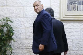 Λαβή στην… εξουσία