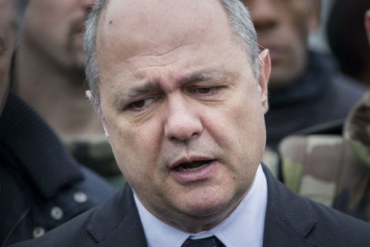 Παραίτηση Λε Ρου για τις «καλοκαιρινές» δουλειές των θυγατέρων του