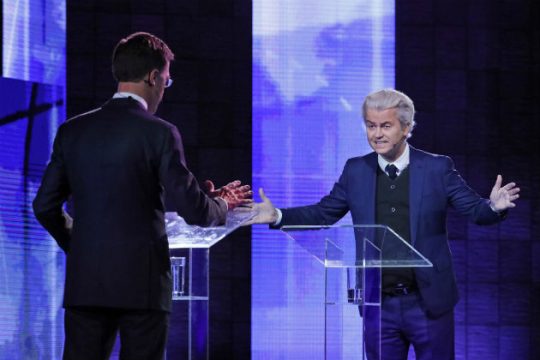 Στη σκιά… Ερντογάν το τελευταίο debate πριν τις κάλπες