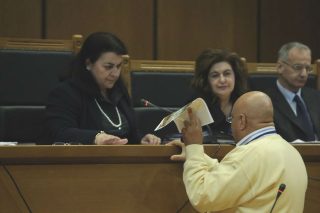 Λες και έκαιγαν τζαμιά επειδή δεν είχαν άδεια