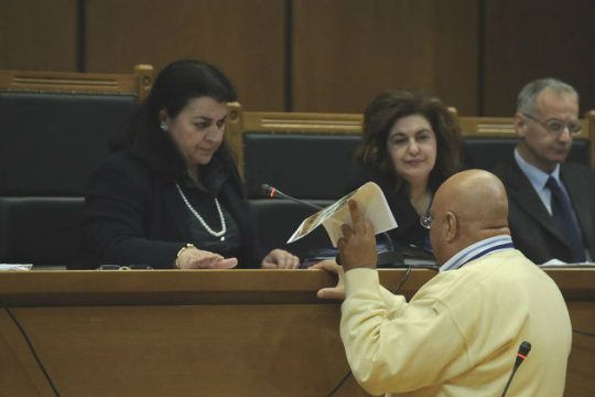 Λες και έκαιγαν τζαμιά επειδή δεν είχαν άδεια