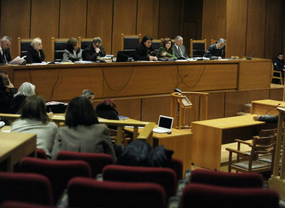 Δεν ξέρει, δε θυμάται η πρώτη μάρτυρας για το μαχαίρωμα στο Φοίβο