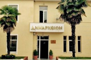 Κατέπεσαν στο δικαστήριο οι κατηγορίες και οι… κουμπαριές