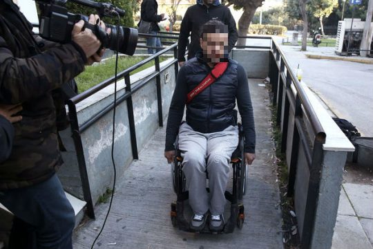 Στο σπίτι του με «βραχιολάκι»