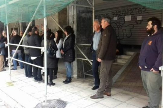 Κατάληψη στη ΔΟΥ Χανίων για την κατάσταση του κτιρίου