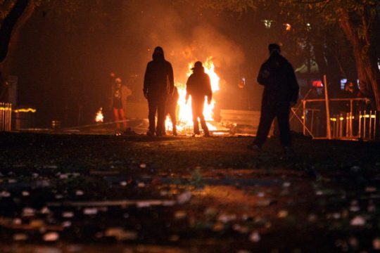 Σύλληψη για συμμετοχή σε κάψιμο της σημαίας