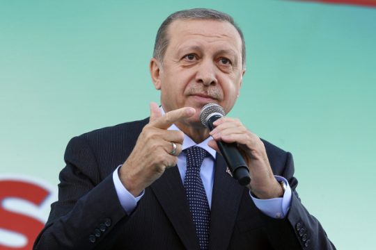Καρατόμηση για τα μάτια του σουλτάνου;