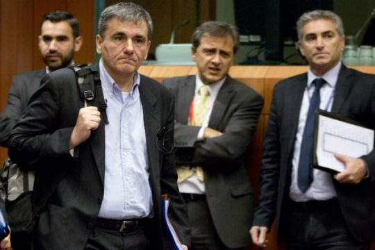 Ομαδικές απολύσεις και λοκ-άουτ μπλοκάρουν τη διαπραγμάτευση