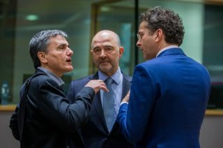 Μένουν και επιμένουν