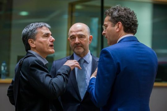 Μένουν και επιμένουν