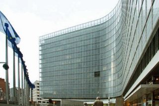 Κομισιόν: Σκέψεις για πάγωμα της προενταξιακής βοήθειας στην Τουρκία