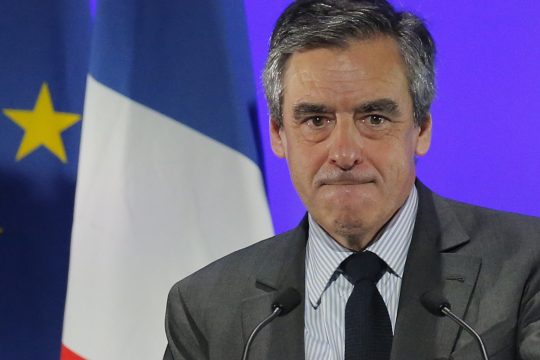 Φιγιόν: κατηγορείται ότι πήρε μίζα για διαμεσολάβηση