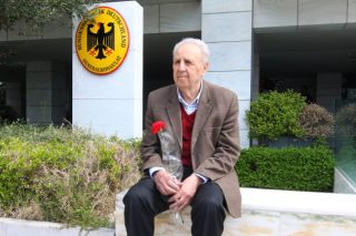 Συμβολικός αποκλεισμός του γερμανικού προξενείου