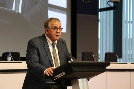 Λεφτά αντί για β’ βαθμό ασύλου