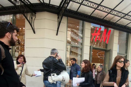 Αναστέλλει το ΣΕΠΕ τις ατομικές συμβάσεις της H&M