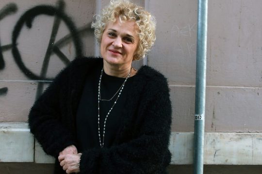 Οταν όλα καταρρέουν γύρω, κινδυνεύεις να αλλοτριωθείς