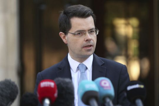 Κλιμακώνεται η πολιτική κρίση στην Βόρεια Ιρλανδία