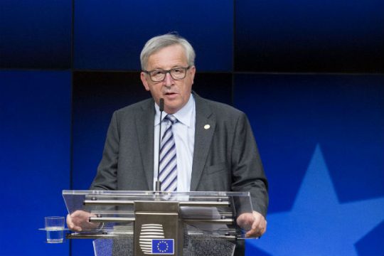 Γιούνκερ: Πολλά για την ανταγωνιστικότητα, λίγα για την ταμπακέρα