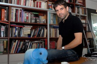 Η ουσιαστική Ιστορία γράφεται στα ψιλά των εφημερίδων