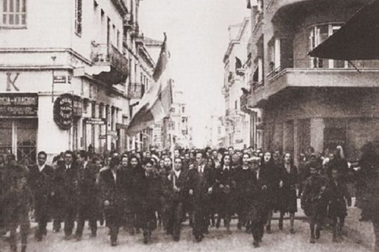 Κάτω από τη μύτη των Γερμανών