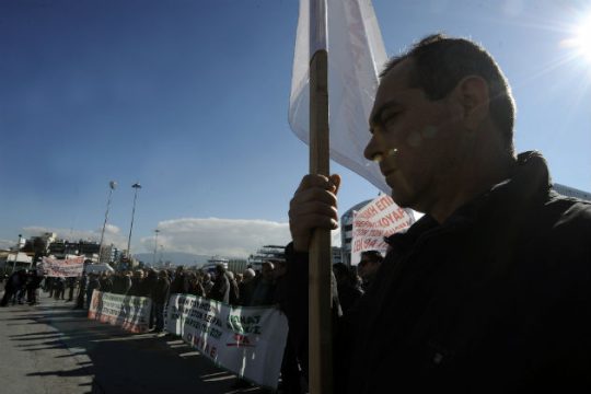 Παράσταση διαμαρτυρίας ναυτεργατών για το ασφαλιστικό