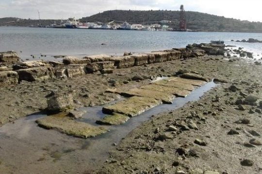Αποκαλύφθηκε τμήμα του αρχαίου λιμανιού της Σαλαμίνας