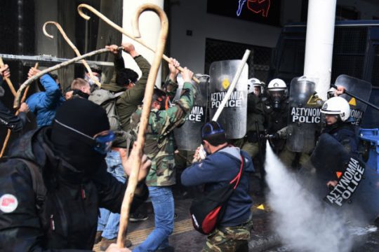 Διάλογο και όχι τραμπουκισμούς ζητά ο Αποστόλου – Τέσσερις συλλήψεις
