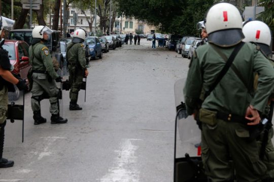 Ένταση με αντιεξουσιαστές και ακροδεξιούς