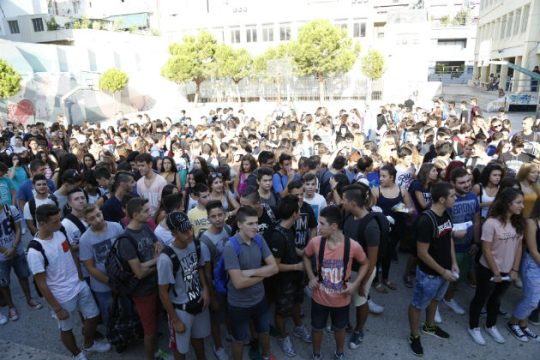 Γονείς ζητούν ανάκληση της απόφασης για μείωση εισακτέων