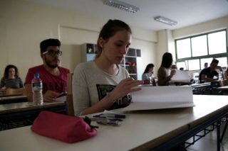 Διευκρινίσεις ΥΠΠΕΘ για τη μείωση του αριθμού των εισακτέων