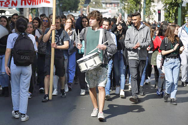 Τα πορίσματα του Εθνικού Διαλόγου έβγαλαν τους μαθητές στους δρόμους