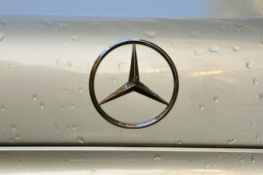 Ανακαλούνται 1 εκατ. Mercedes λόγω κινδύνου ανάφλεξης