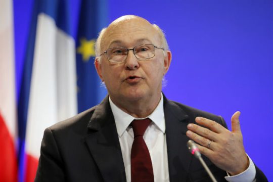 Με στήριξη στις βαλίτσες του ο Σαπέν στην Αθήνα